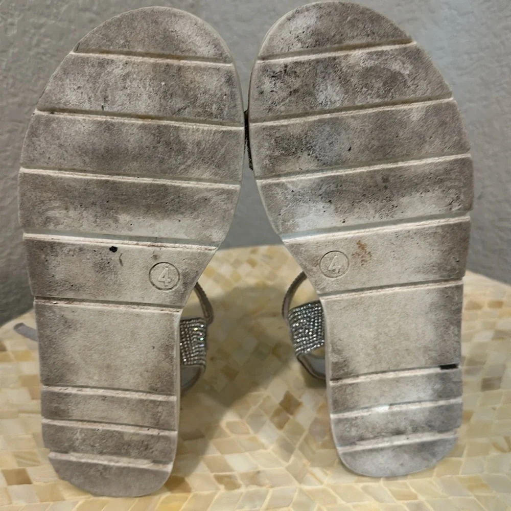 Steve Madden stone studded sandals big girls size 4